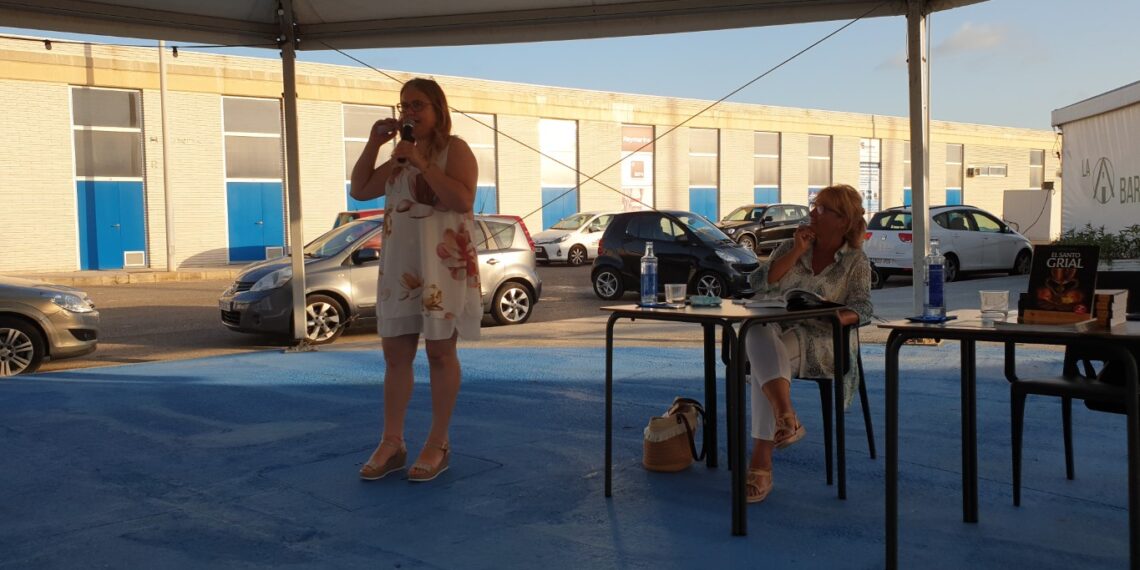 Valencia Mar recibe a la Dra. Ana Mafé y su libro “El Santo Grial”