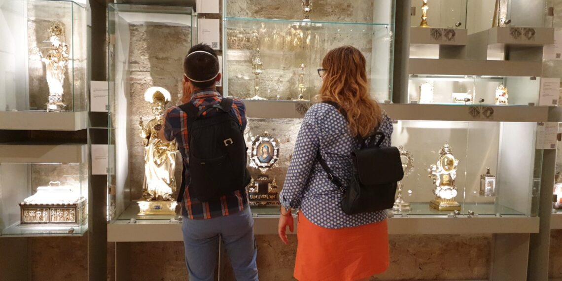 La Dra. Ana Mafé acompaña a la televisión francesa en busca de localizaciones para una grabación sobre el Santo Grial