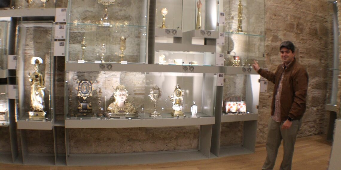 EL CANDELABRO – PROGRAMA DECANO SOBRE MISTERIO