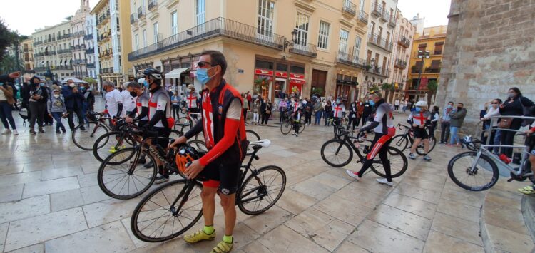 La Catedral de Valencia acoge la I Peregrinación Ciclista Corona de Aragón