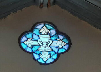 Una parroquia en Cuba cuenta en una vidriera con una representación del Santo Cáliz, venerado en la Catedral de Valencia