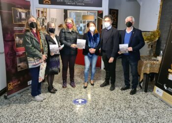 Colomer recibe el Plan Estratégico Integral del Camino del Santo Grial en Aula Grial