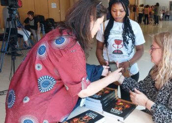 Éxito en la conferencia de la Dra. Ana Mafé García sobre el Santo Grial en el CMAMP CAMPANAR de Valencia