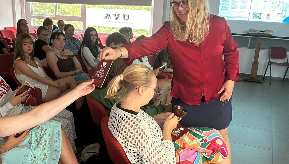 Intercambio cultural en Valencia alumnos de USA descubren El Camino del Santo Grial en Europa